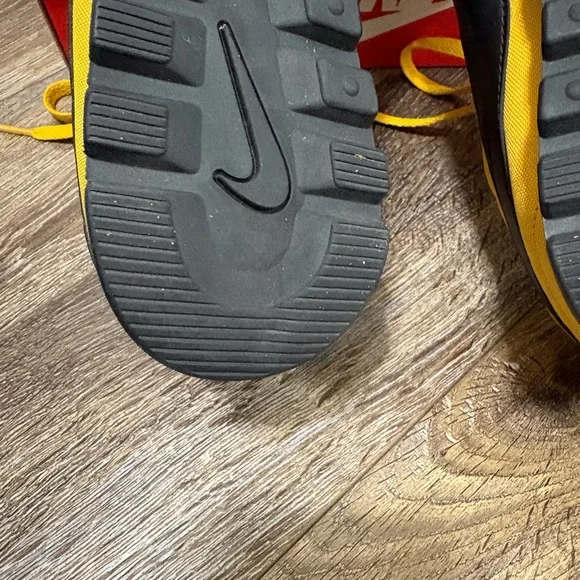 Nike
Sneakers Nike Pre-Love O.X. Black Swoosh Sz 8 - Picture 11 of 13